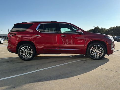 Used 2023 Chevrolet Traverse High Country AWD/4WD image 5