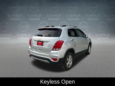 Used 2017 Chevrolet Trax LT w/ LT Convenience Package AWD/4WD image 6