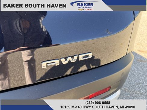 Used 2021 GMC Acadia SLE w/ Driver Convenience Package image 7