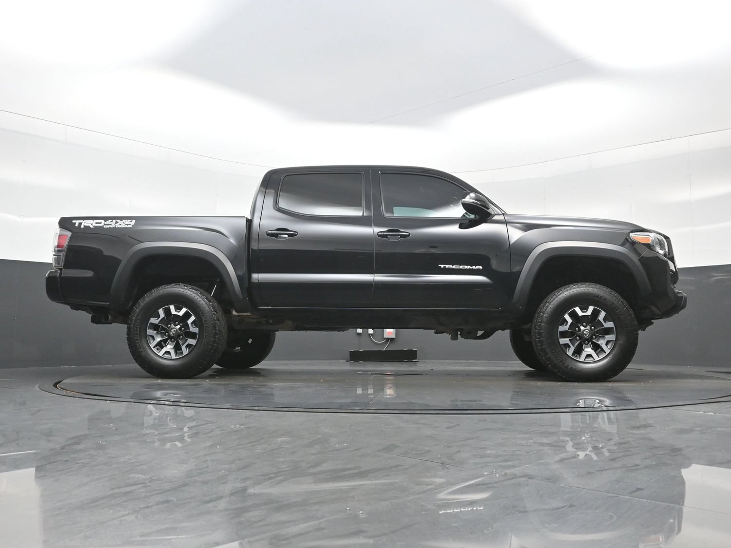 Used 2020 Toyota Tacoma TRD Off-Road w/ Technology Package AWD/4WD image 34