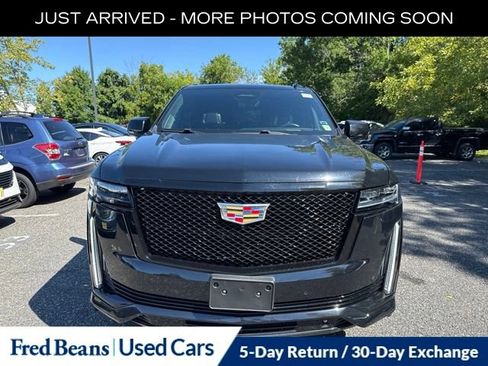 Used 2023 Cadillac Escalade Sport Platinum w/ LPO, ONYX Package AWD/4WD image 2