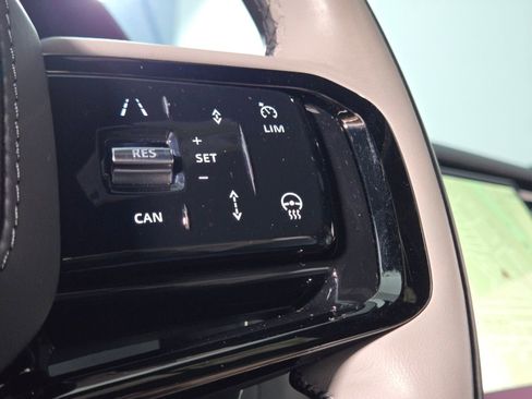 Used 2024 Land Rover Range Rover Velar Dynamic SE image 25