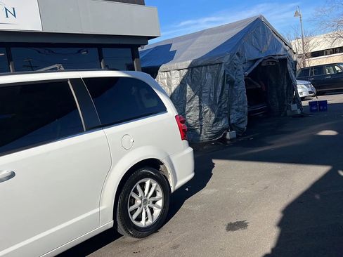 Used 2019 Dodge Grand Caravan SXT image 4