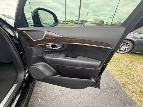 Used 2018 Volvo XC90 T6 Momentum w/ Convenience Package image 23