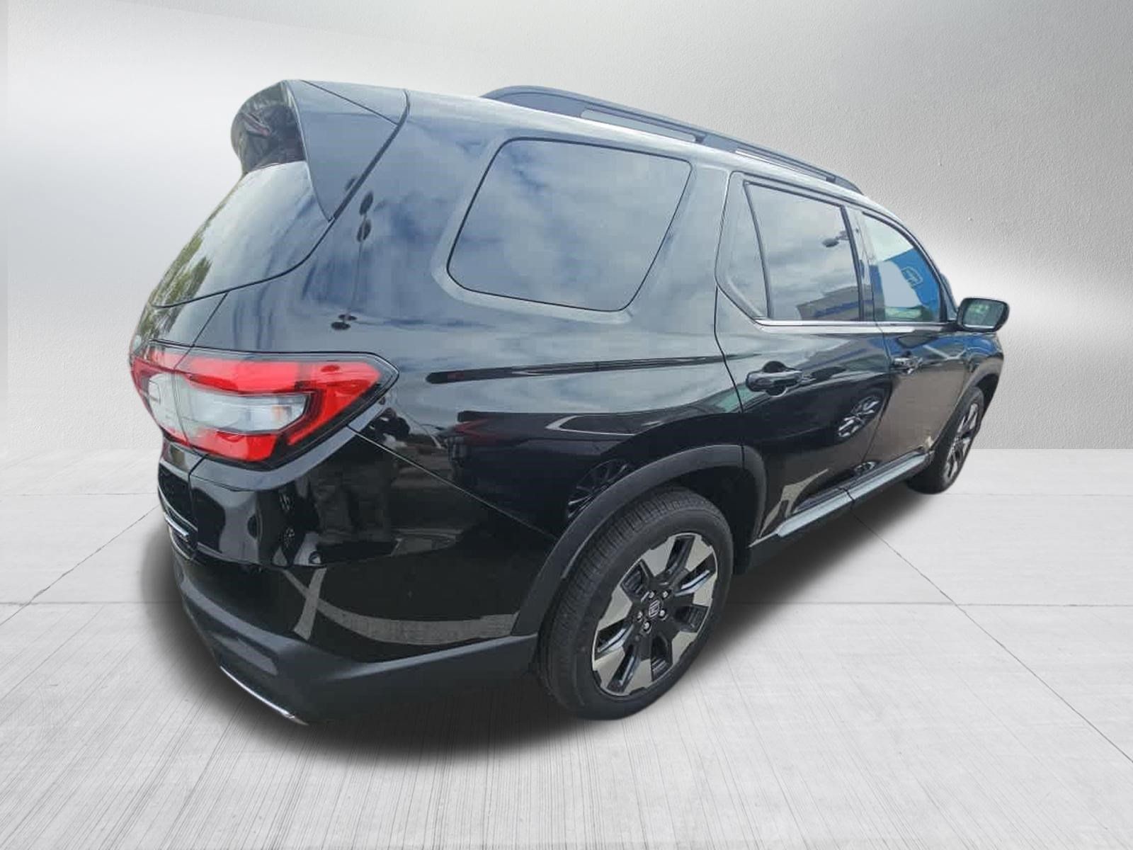 Used 2026 Honda Pilot Touring image 4