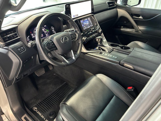 Used 2024 Lexus LX 600 4WD w/ Appearance Package image 9