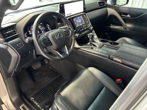 Used 2024 Lexus LX 600 4WD w/ Appearance Package image 9