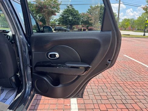 Used 2014 Kia Soul + image 13