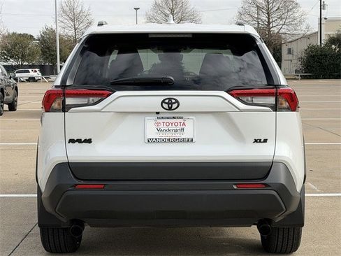 Used 2025 Toyota RAV4 XLE Premium image 5