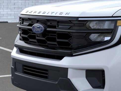 New 2025 Ford Expedition Active image 17