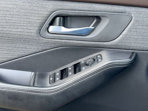 Used 2023 Nissan Rogue SV image 20