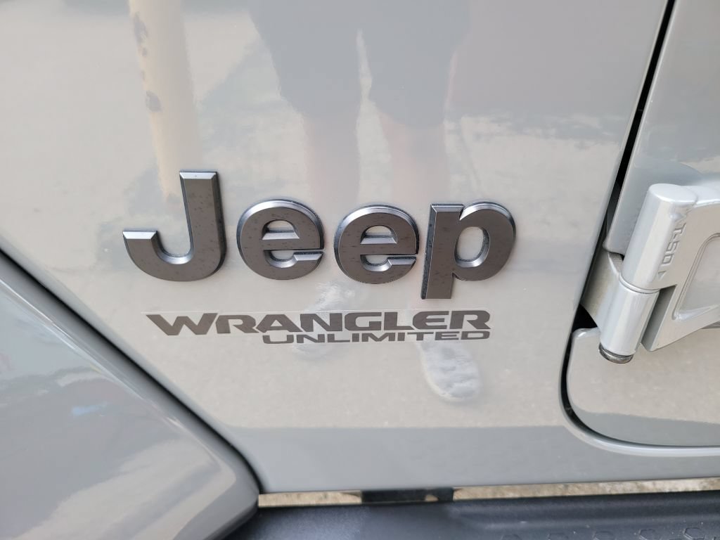 Used 2021 Jeep Wrangler Unlimited Sahara AWD/4WD image 16