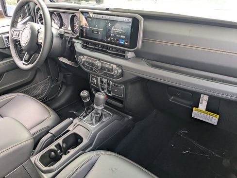 New 2025 Jeep Gladiator Sport image 9