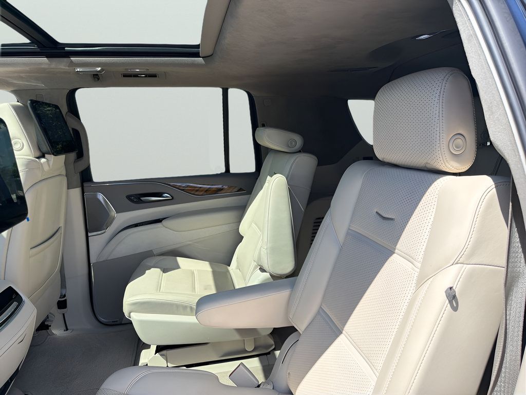 Used 2021 Cadillac Escalade ESV Premium Luxury Platinum w/ Heavy-Duty Trailer Package AWD/4WD image 38