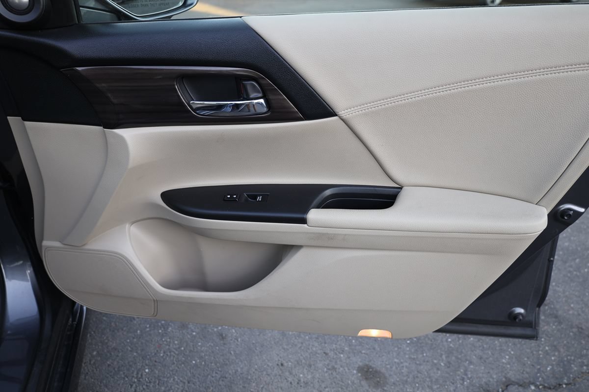 Used 2017 Honda Accord Touring image 15