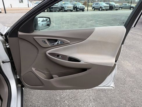 Used 2020 Chevrolet Malibu LS image 19