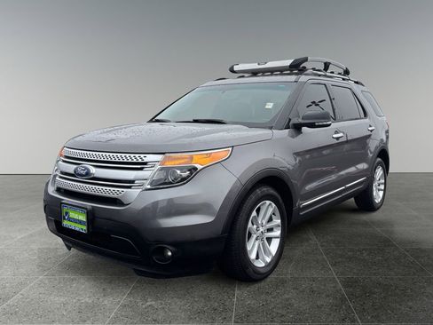 Used 2013 Ford Explorer XLT image 3