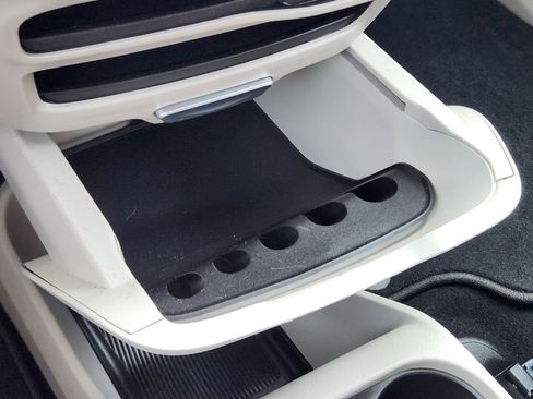 Used 2023 Chrysler Voyager LX image 20