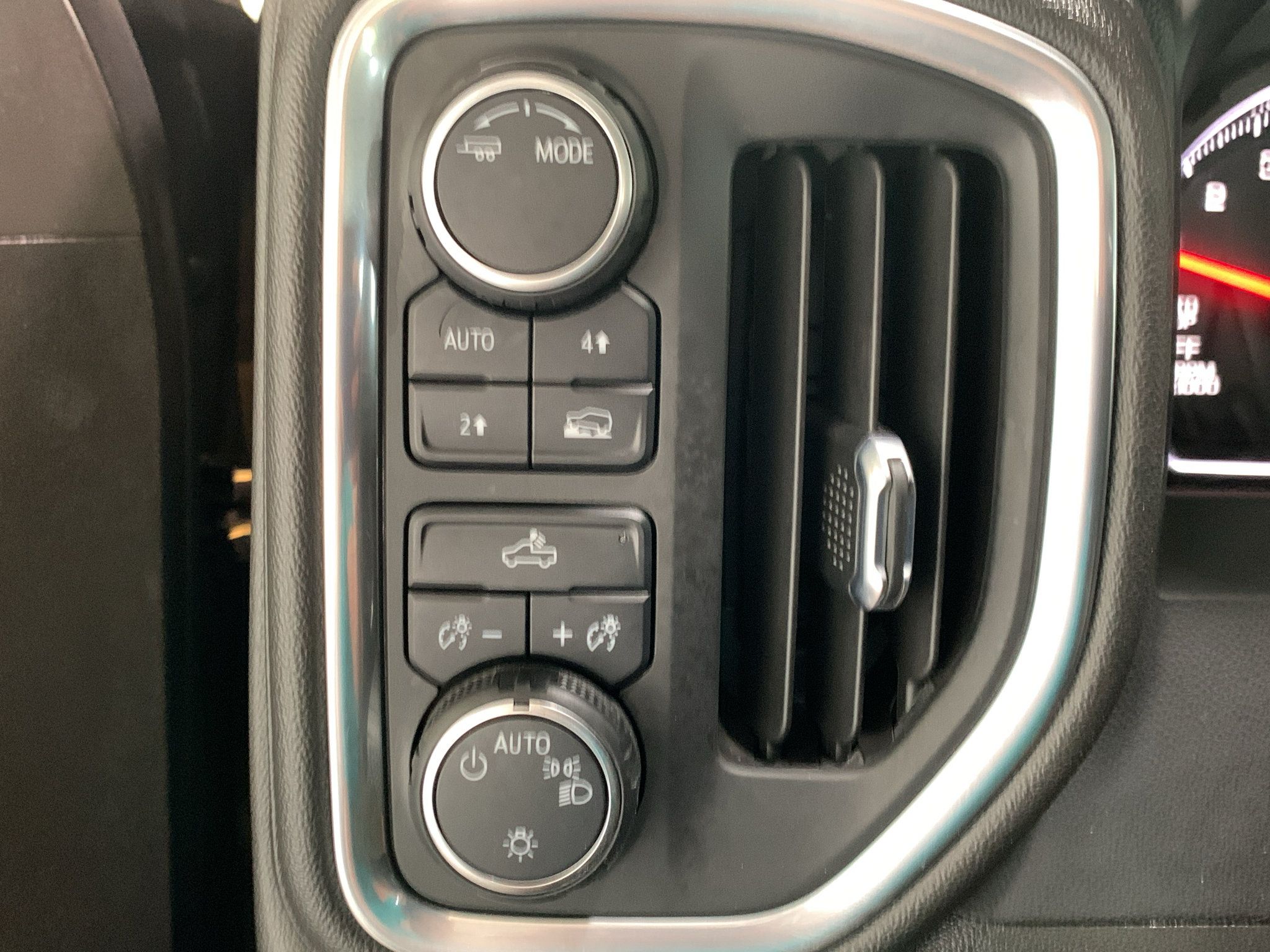 Used 2022 Chevrolet Silverado 1500 LT AWD/4WD image 28