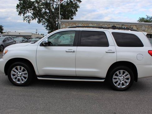 Used 2017 Toyota Sequoia Platinum AWD/4WD image 4