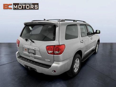 Used 2017 Toyota Sequoia SR5 image 6