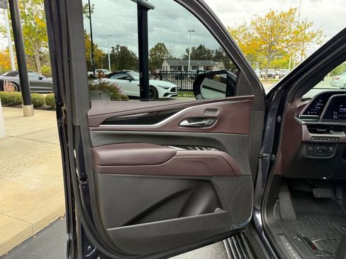 Used 2023 Cadillac Escalade Sport Platinum w/ LPO, ONYX Package image 10