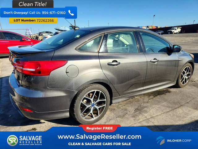 Used 2016 Ford Focus SE w/ SE Sport Package FWD image 4