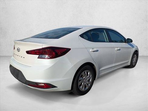 Used 2019 Hyundai Elantra SE w/ Cargo Package FWD image 5