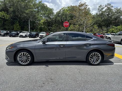 Used 2024 Lexus ES 300h Ultra Luxury w/ Accessory Package (Z2) FWD image 11