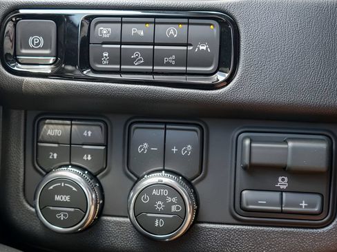 New 2026 GMC Yukon XL Denali w/ Denali Reserve Package AWD/4WD image 15