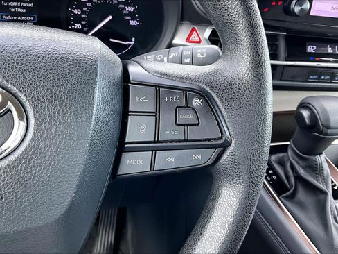 Used 2024 Toyota Sienna LE image 24