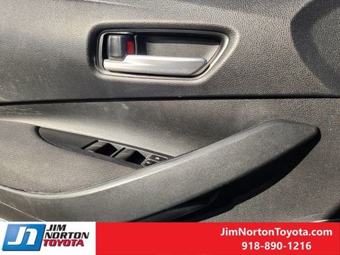 Used 2021 Toyota Corolla LE image 25