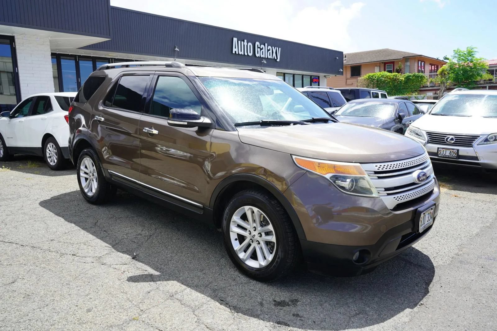 Used 2015 Ford Explorer XLT w/ Equipment Group 202A AWD/4WD image 3