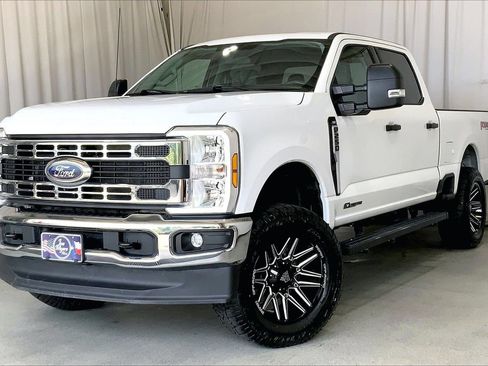 Used 2024 Ford F250 XLT w/ FX4 Off-Road Package AWD/4WD image 12