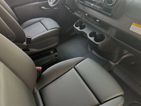 Used 2024 Mercedes-Benz Sprinter 2500 image 16