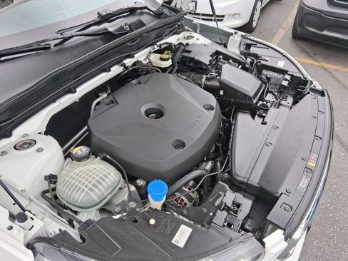 Used 2022 Volvo XC40 T5 Momentum AWD/4WD image 22