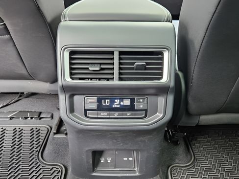 Used 2026 Volkswagen Atlas SE FWD image 11