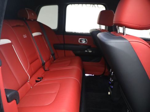 Certified 2021 Rolls-Royce Cullinan Black Badge AWD/4WD image 25
