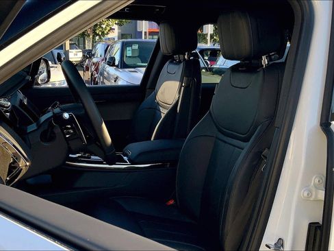 New 2025 Land Rover Range Rover Sport Dynamic SE image 10