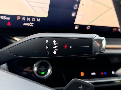 Used 2025 Buick Envision Avenir image 23