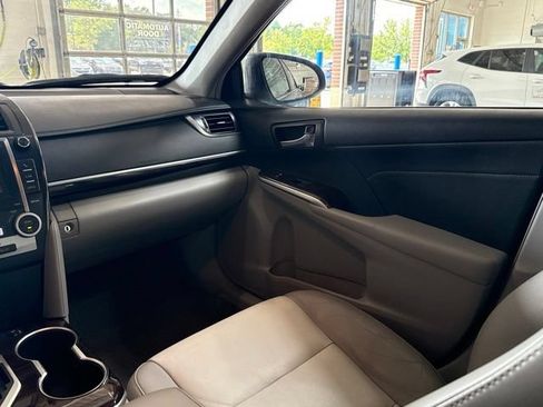 Used 2013 Toyota Camry XLE w/ Leather Pkg FWD image 18