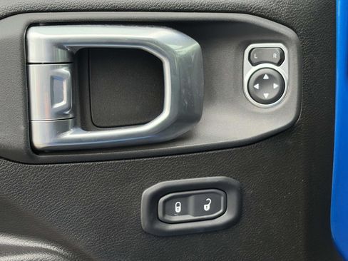 Used 2024 Jeep Gladiator Sport AWD/4WD image 15