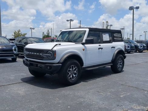 Used 2022 Ford Bronco Badlands AWD/4WD image 2