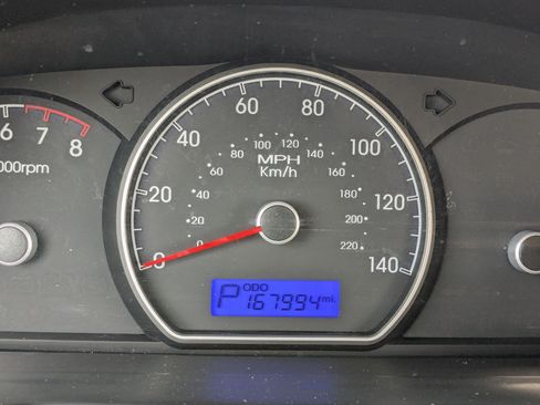 Used 2010 Hyundai Elantra GLS FWD image 21