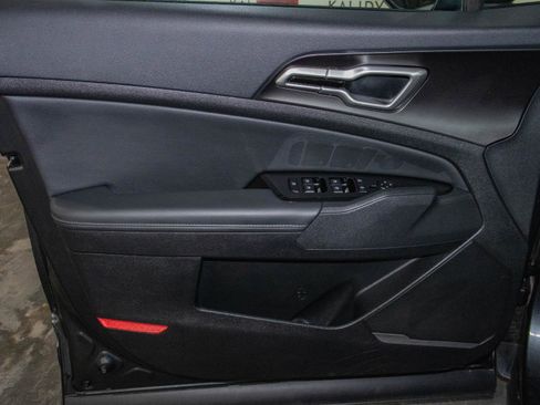 Used 2024 Kia Sportage EX image 11