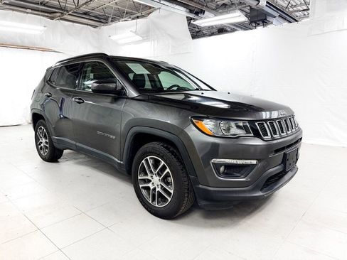 Used 2019 Jeep Compass Latitude w/ Popular Equipment Group AWD/4WD image 8