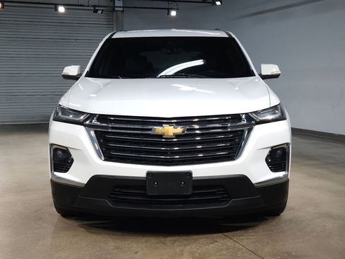 Used 2023 Chevrolet Traverse LT w/ LT Premium Package image 2