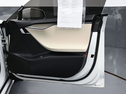Used 2020 Tesla Model S Long Range Plus image 41