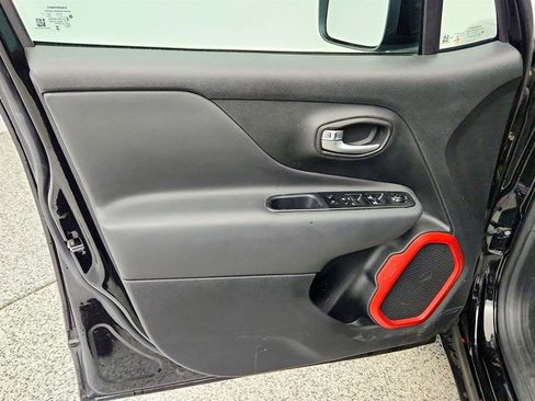 Used 2022 Jeep Renegade Trailhawk AWD/4WD image 10