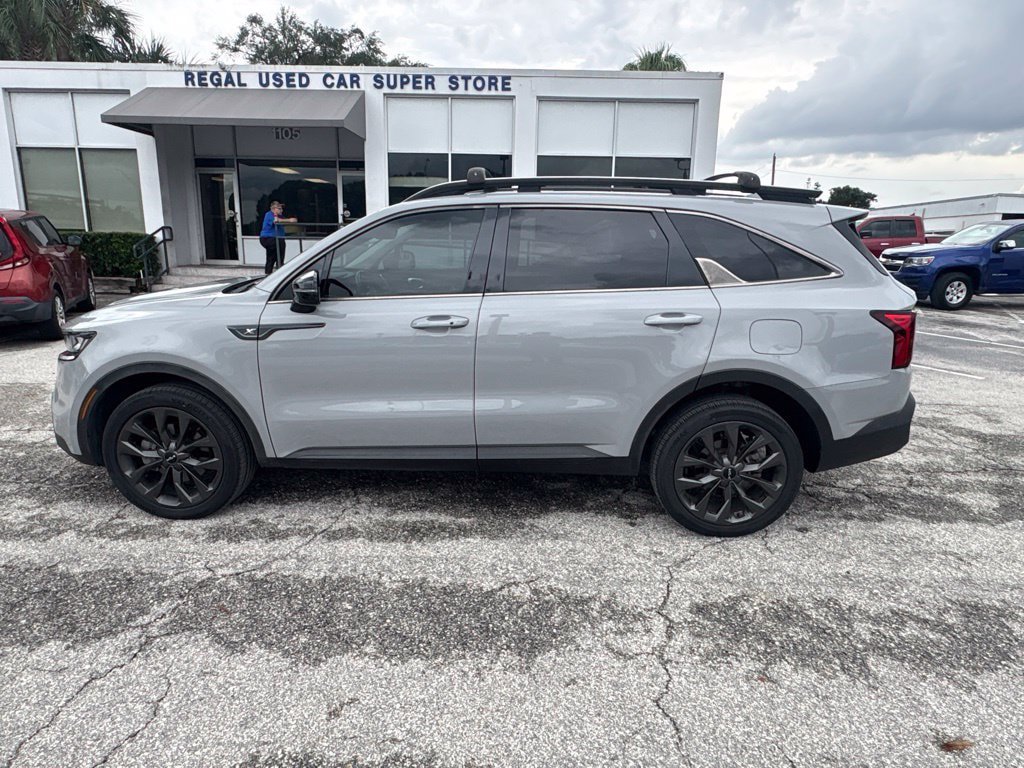 Certified 2022 Kia Sorento X-Line EX AWD/4WD image 3